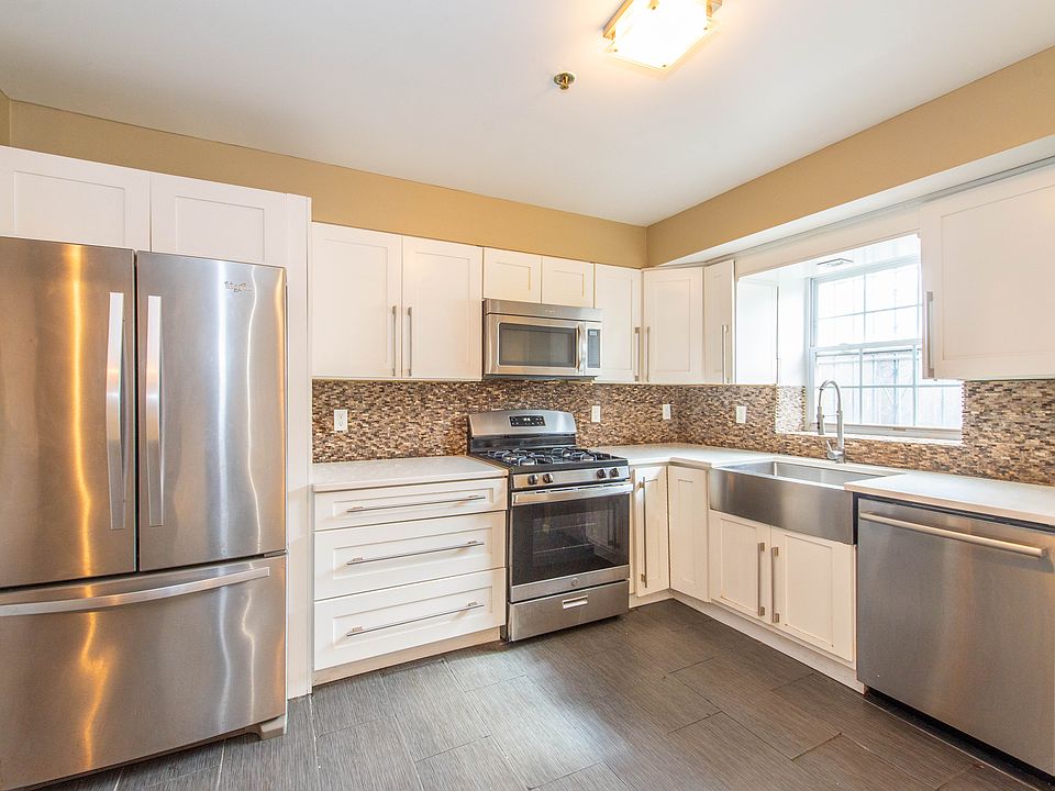 1st image of 279 Orange St Floor 1