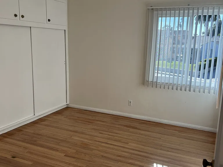 401 W Grand Ave #C — Photo 7