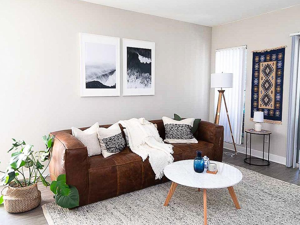 1st image of 560 Laurie Ln #9