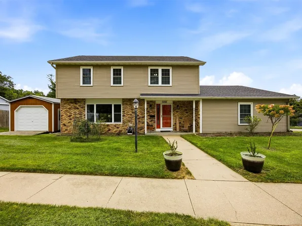 3200 Blue Ridge Dr NE, Cedar Rapids, IA 52402