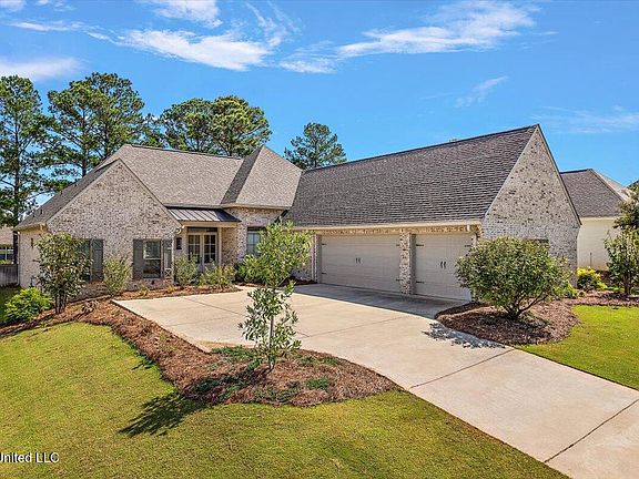 3rd image of 138 Camden Lake Dr