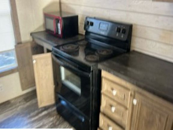 5th image of 337 Weeks Rd