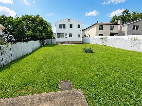 3rd image of 404 Edgegrove Ave