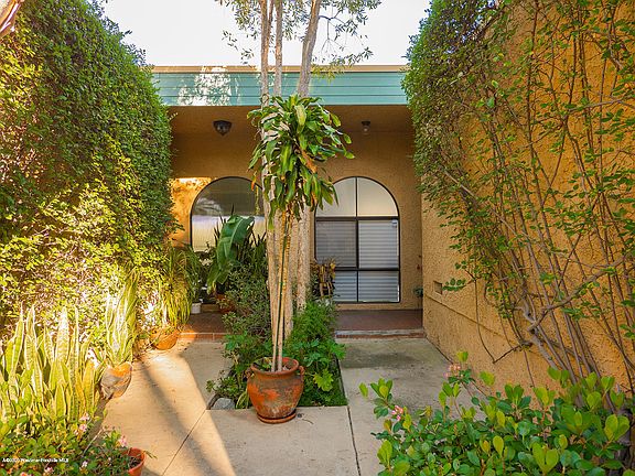4th image of 644 Vallejo Villas