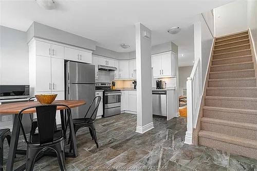 200 Emma St Photo 1