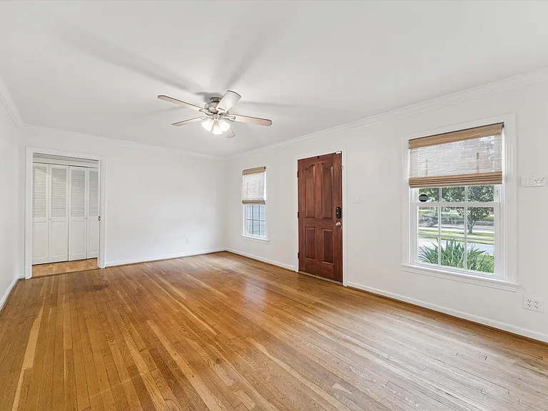 1063 W 43rd St — Photo 3