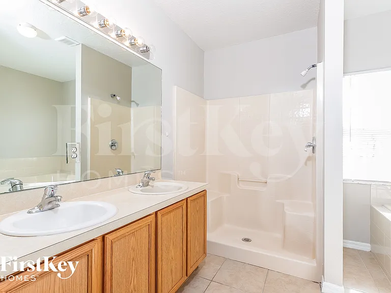 927 Cannes Dr — Photo 11