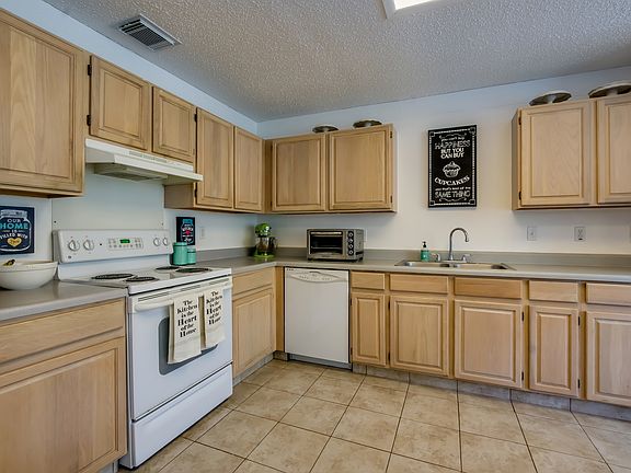 5th image of 7814 Velez Park Dr