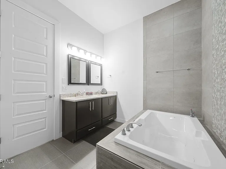 5973 Cartagena Cir — Photo 30