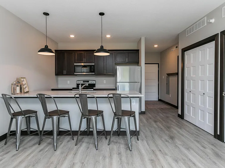 1420 1st Ave NE #301 — Photo 3