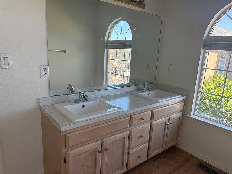 7408 Tricia Rd NE — Photo 10