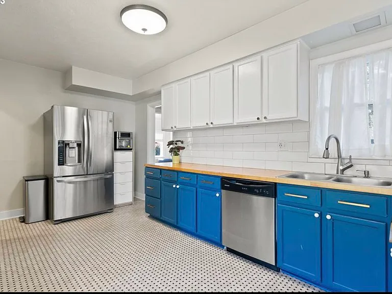 3911 NE 81st Ave — Photo 5