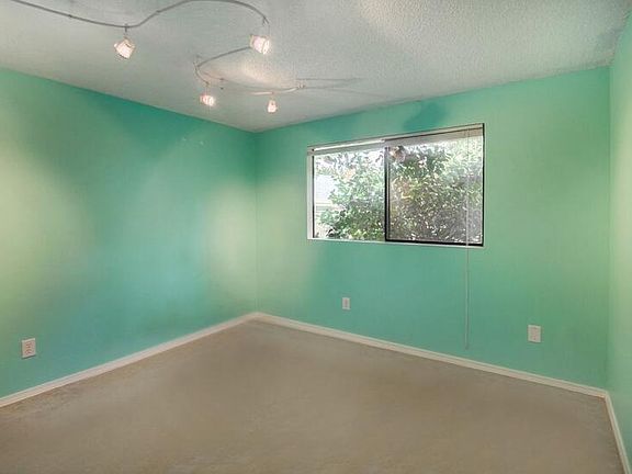 3rd image of 2020 183rd Ave NE