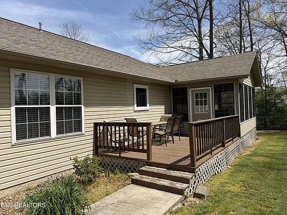 4th image of 365 Carriage Dr