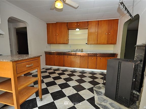 4th image of 511 A Division Street