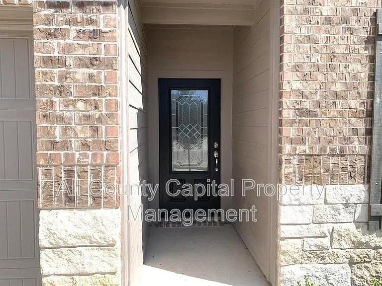 112 Declaration Ln #112 — Photo 2