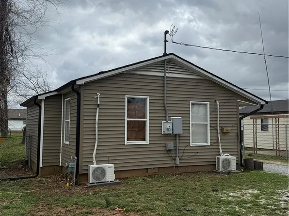 926 W Maple St, Rogers, AR 72756
