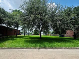 101 Knight St, Angleton, TX 77515