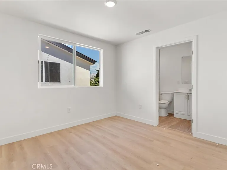 703 W 80th St — Photo 18
