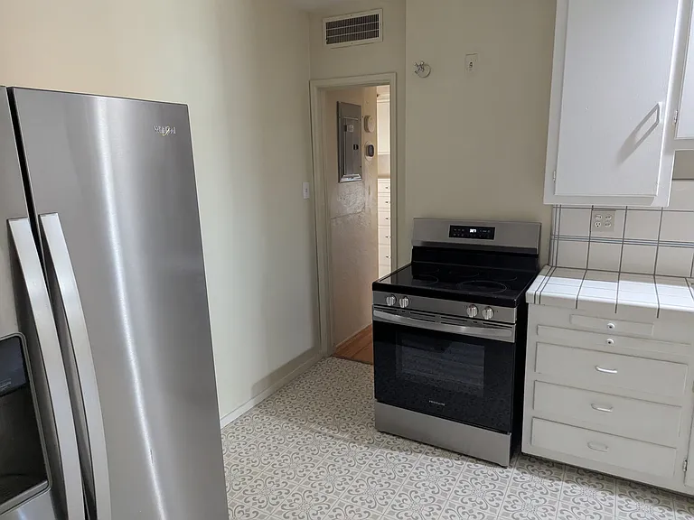 3030 Chester Ln — Photo 2