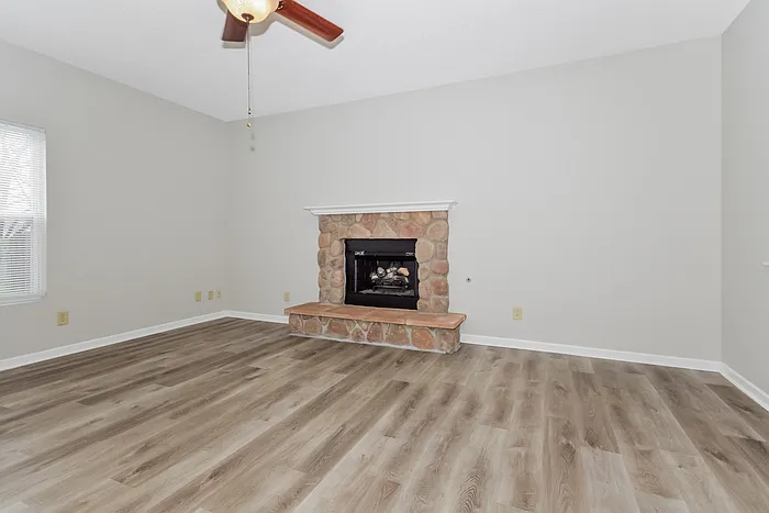 3 bed, 2.5 bath, 2230 sqft, $2,175 — Photo 4