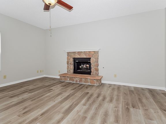 4th image of 2104 Bridlewood Dr