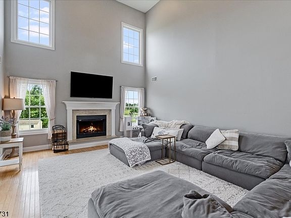 5th image of 24 Saddle Ridge Rd