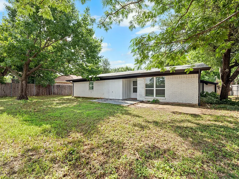 840 Edgehill Dr — Photo 17