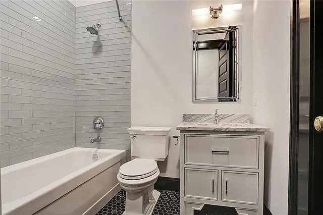 419 Carondelet St #305 — Photo 11
