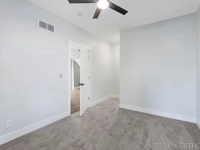 715 Butterworth St SW #3 — Photo 16