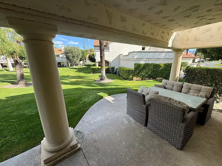 289 Vista Royale Cir W — Photo 40
