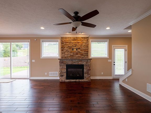 5th image of 1409 Jamestown Dr