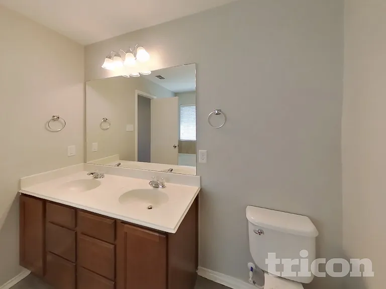 528 Shell St — Photo 11