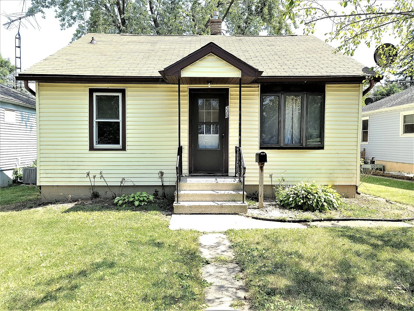 220 Jessie St photo 1