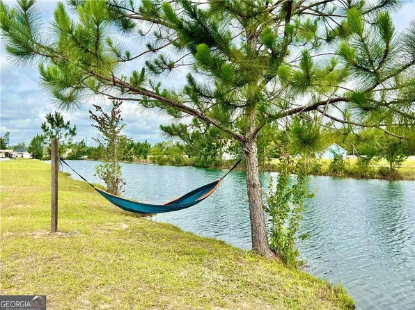 69 Twin Lakes Dr, Baxley, GA 31513