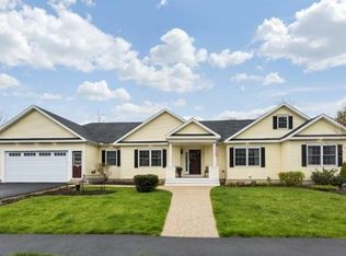 12 Roundy Rd, Lynnfield, MA 01940