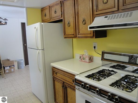 3rd image of 1635 Charlene Dr NE
