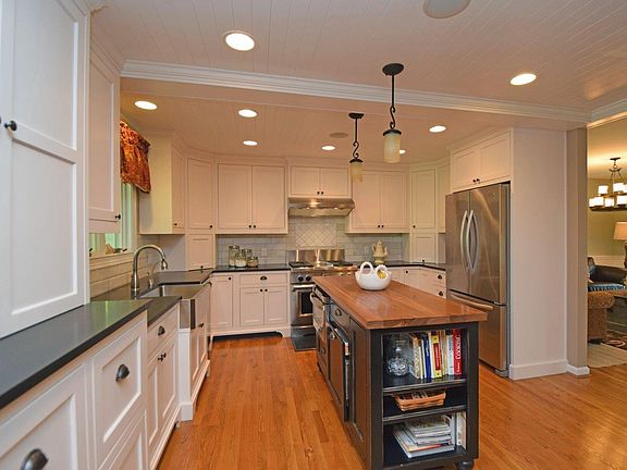4th image of 5949 Bayberry Dr