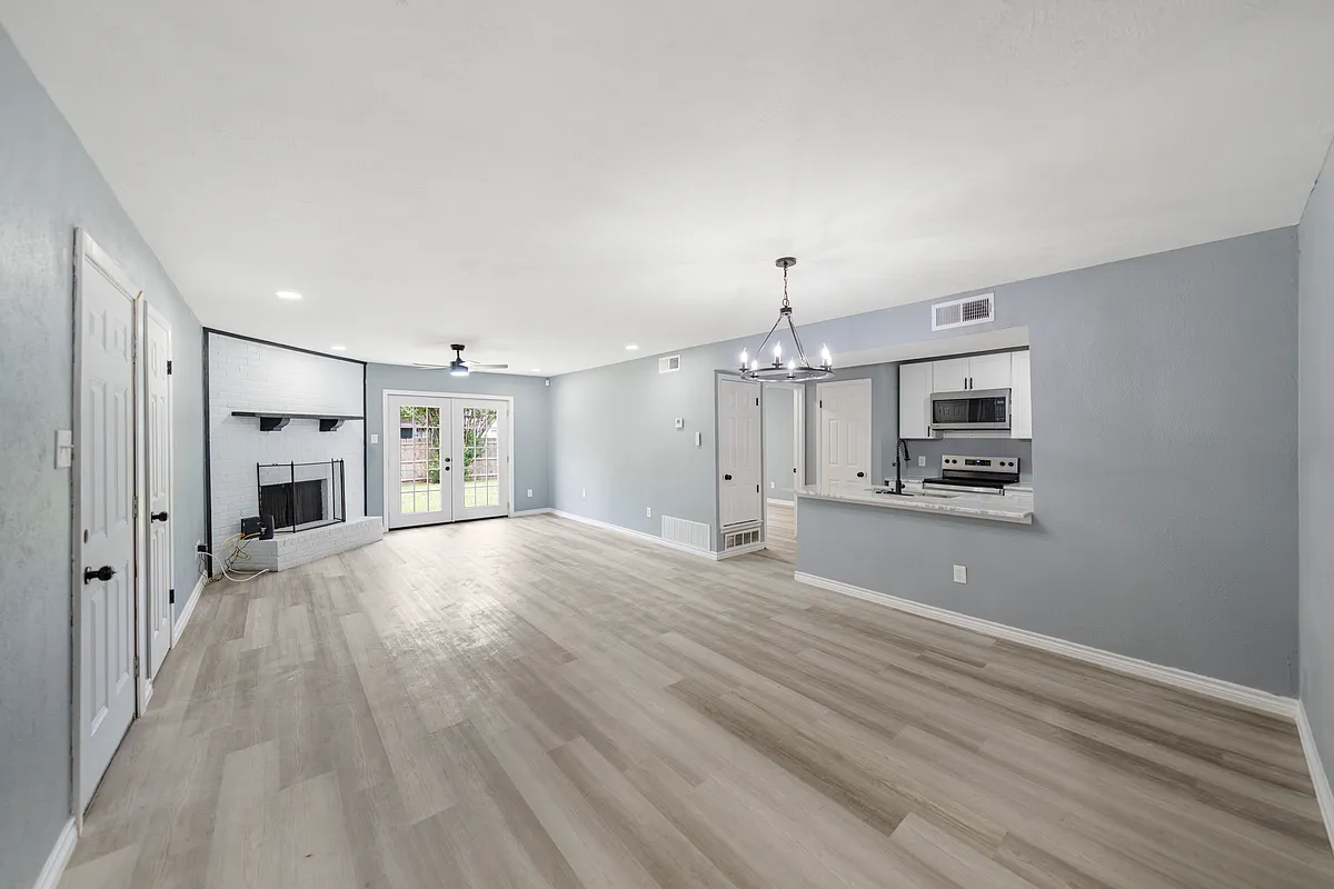 Building Photo - 2517 Clearwood Dr