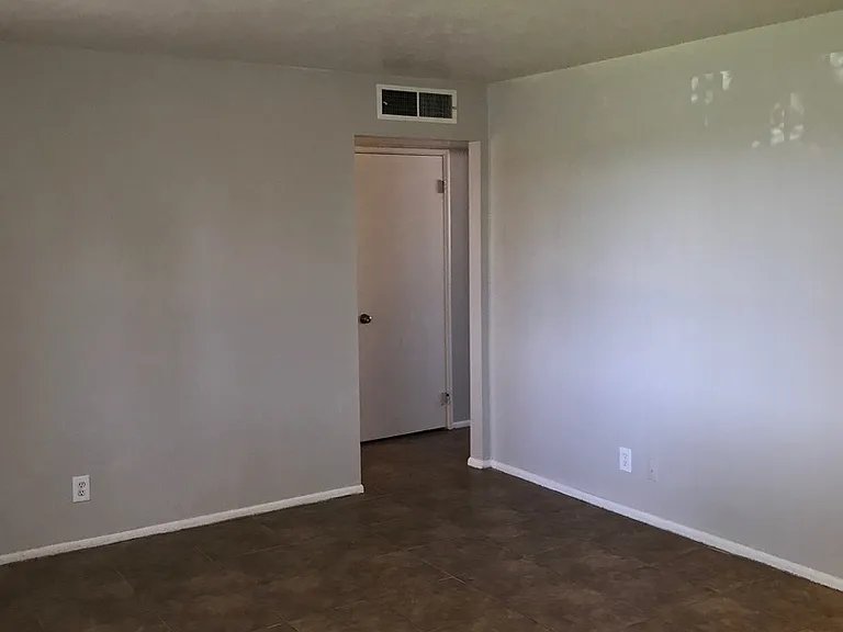 Alexsi Apartments — Photo 3