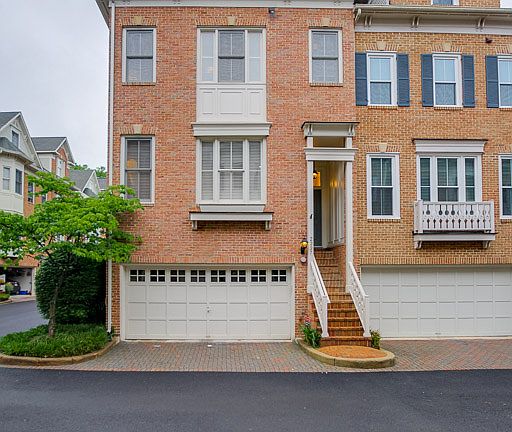 3rd image of 2337 N Van Buren Ct