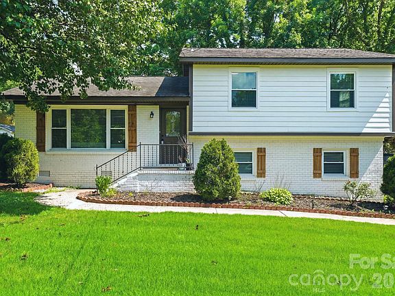 2nd image of 7552 Idlewild Rd