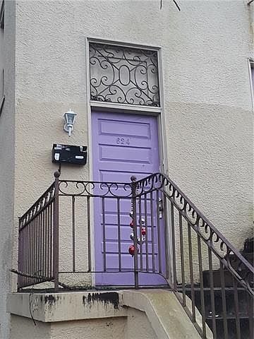 1st image of 624 Broadway St