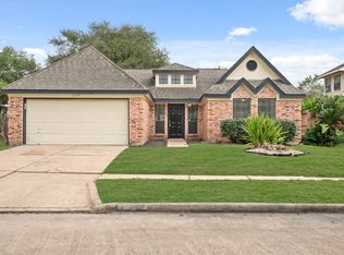1127 Saint John Dr, Pearland, TX 77584
