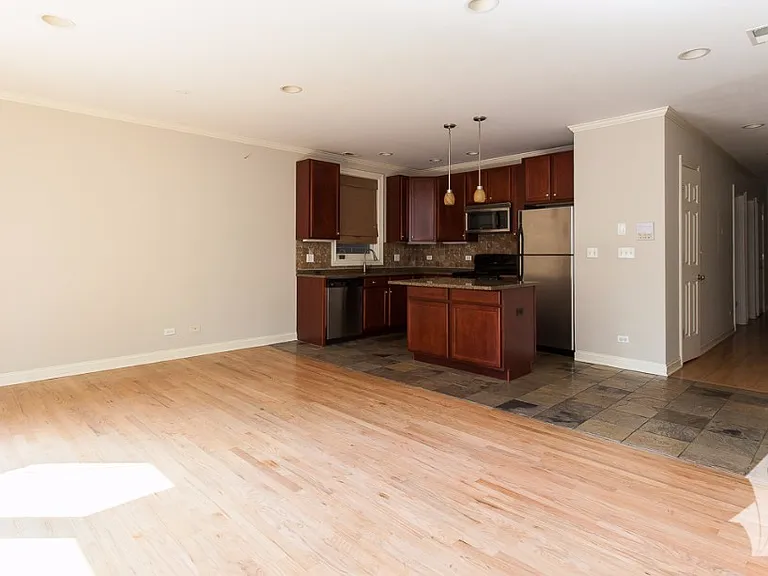1148 W Roscoe St #2W — Photo 1