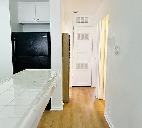4th image of 736 Bernard St APT 102