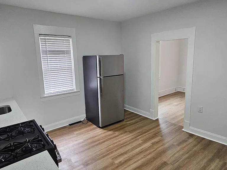 210 W McNeal St — Photo 11