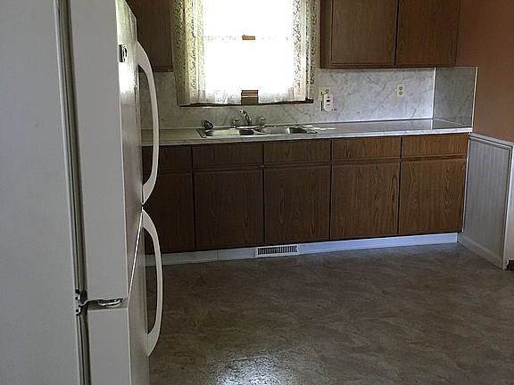 4th image of 208 Walter St SE
