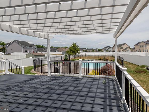 3rd image of 1006 Maiden Grass Dr