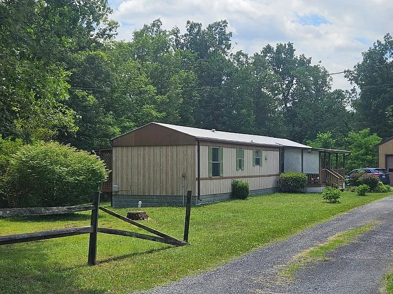 156 Lexie Ln — Photo 1